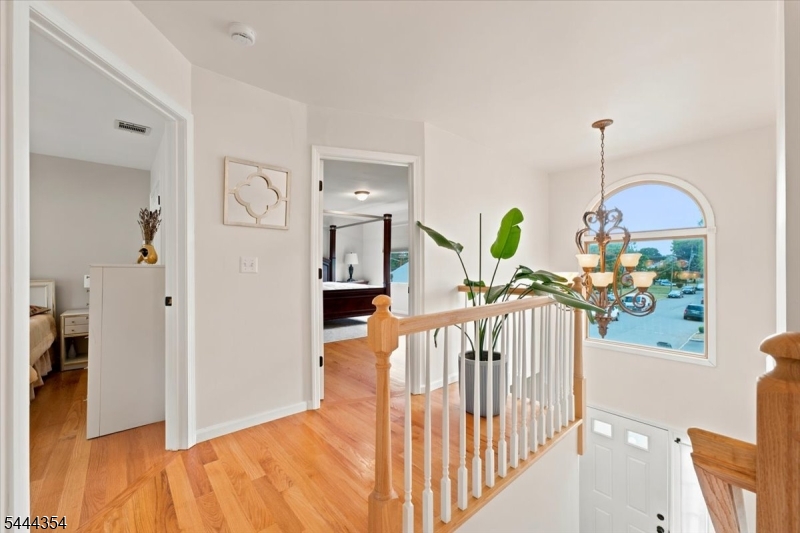 580 Center St