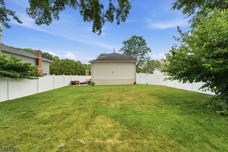 580 Center St