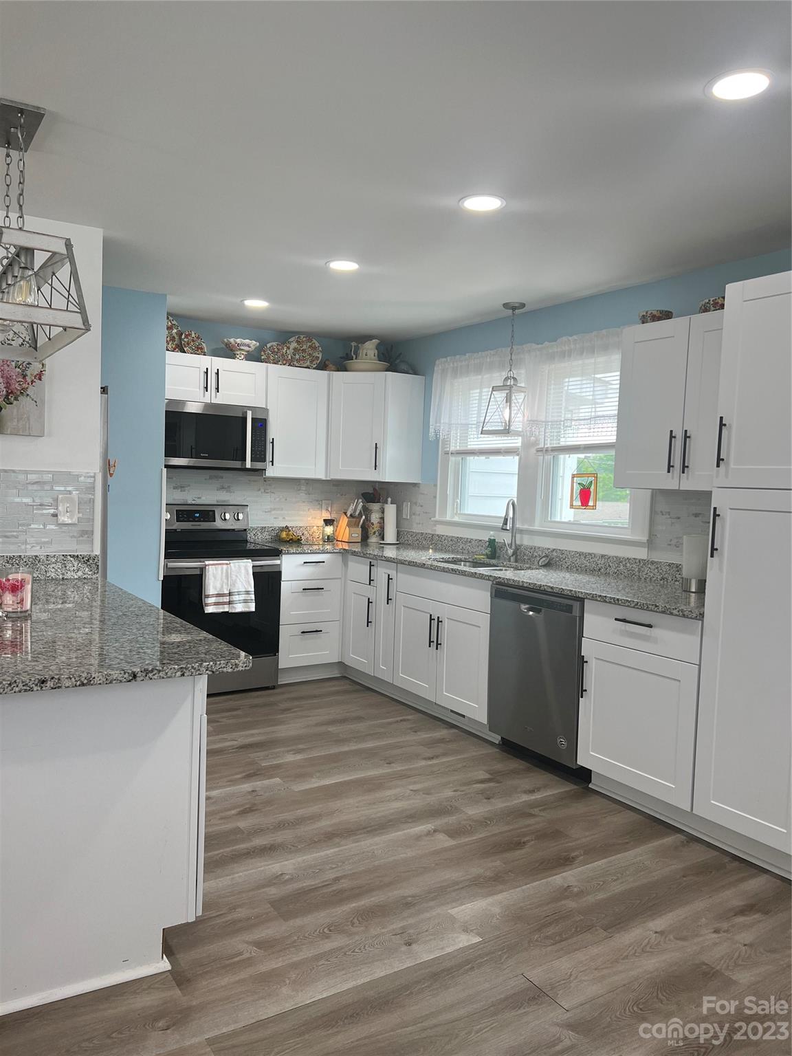 701 Skyland Drive N