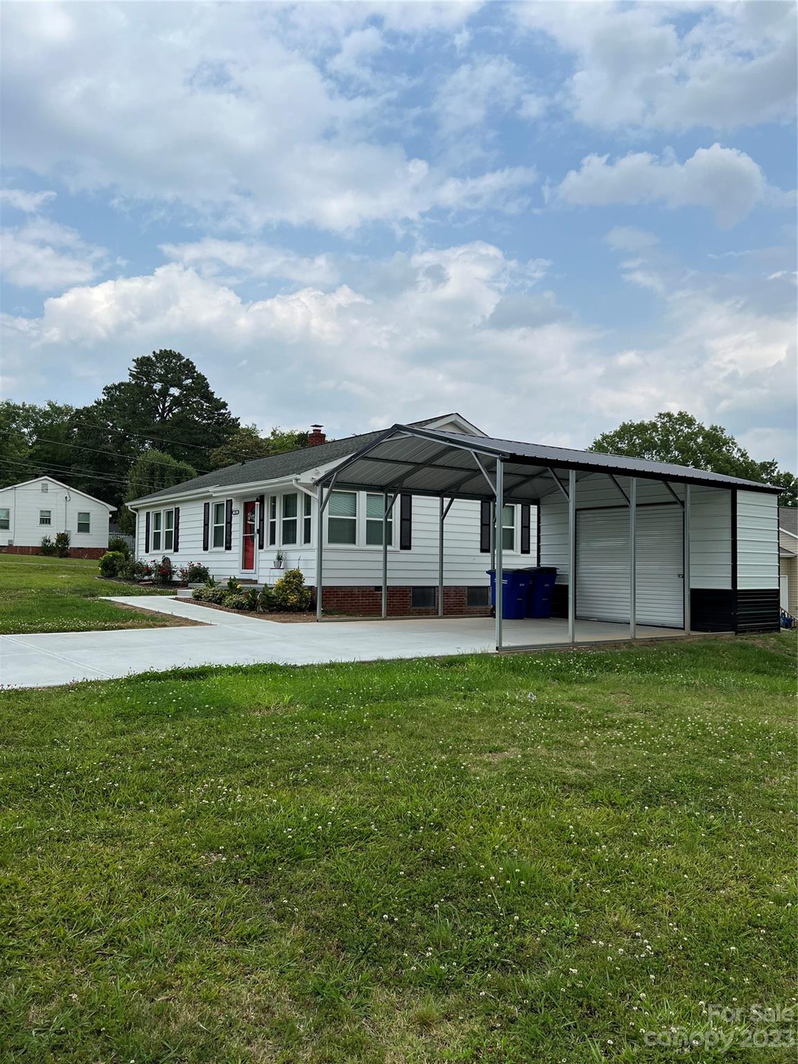 701 Skyland Drive N