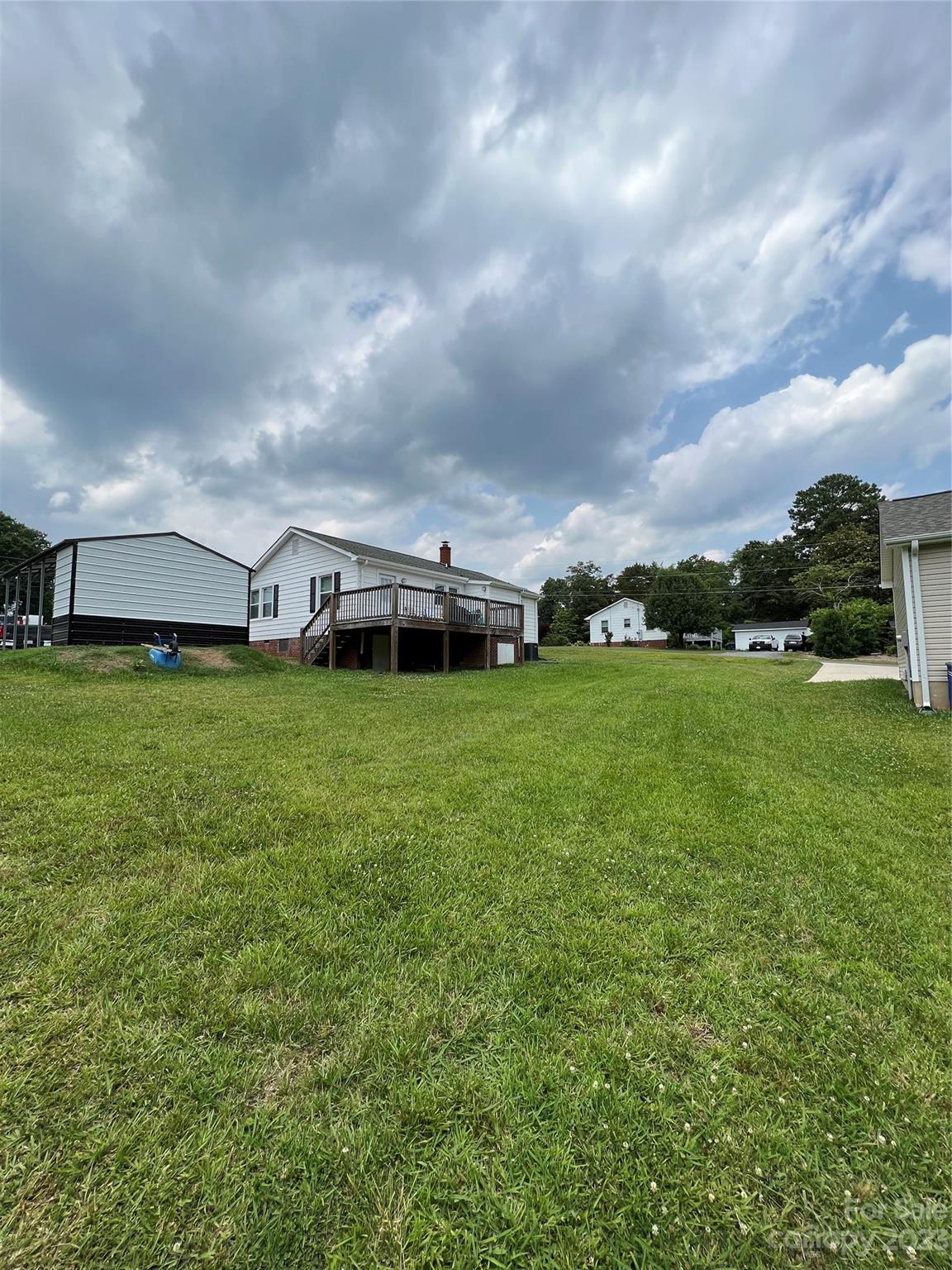 701 Skyland Drive N