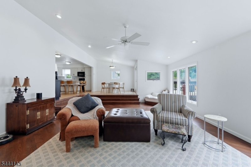 29 Daniel St