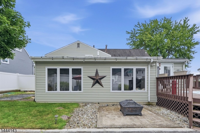 29 Daniel St