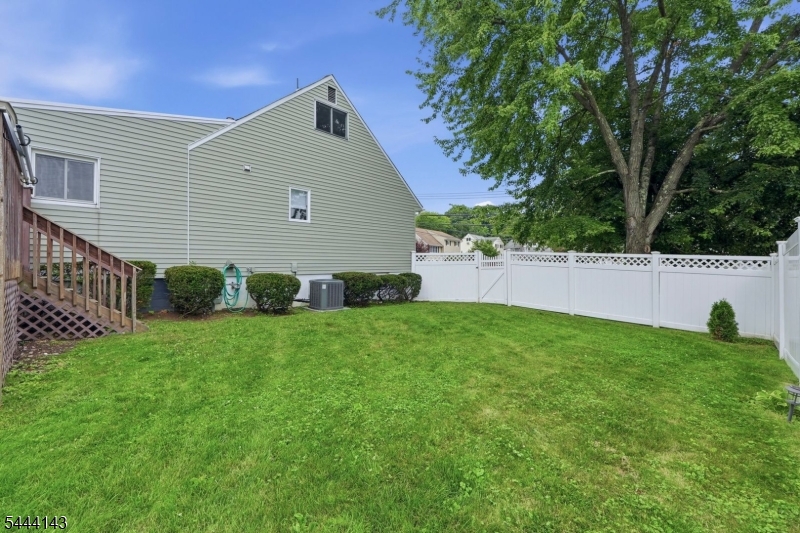 29 Daniel St