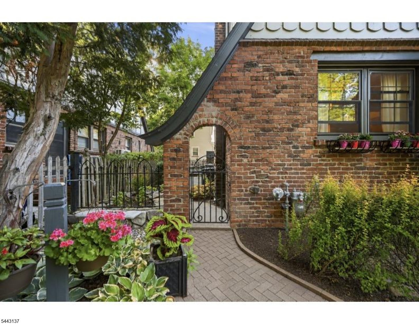23 PARK DRIVE
