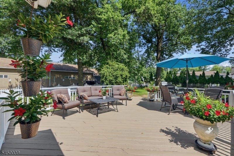 442 Riverview Dr