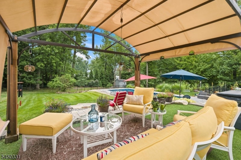 35 Mercier Pl