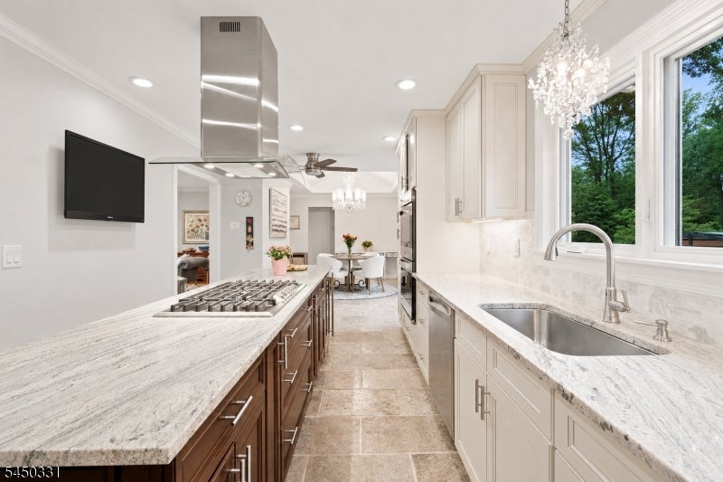 35 Mercier Pl