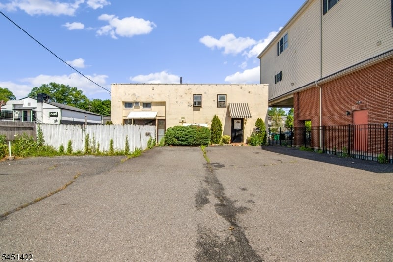 160 Sherman Ave