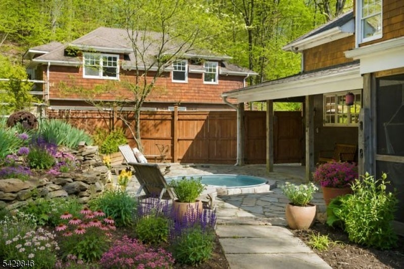 12 COLD SPRINGS ROAD