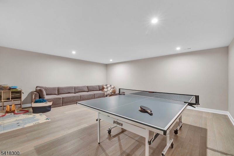 14 Pratt Ln