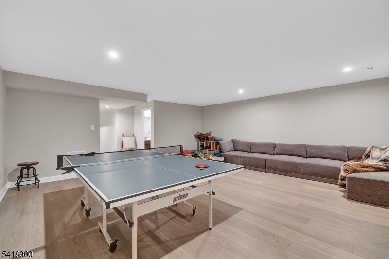 14 Pratt Ln