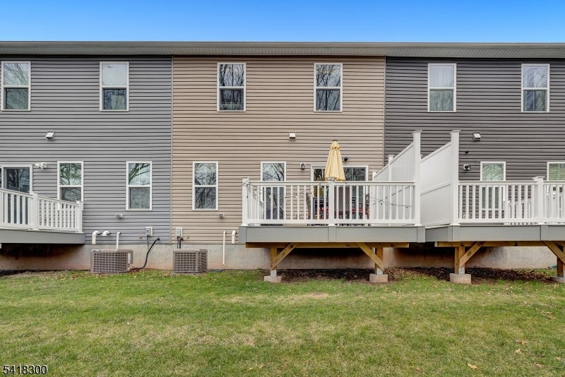 14 Pratt Ln