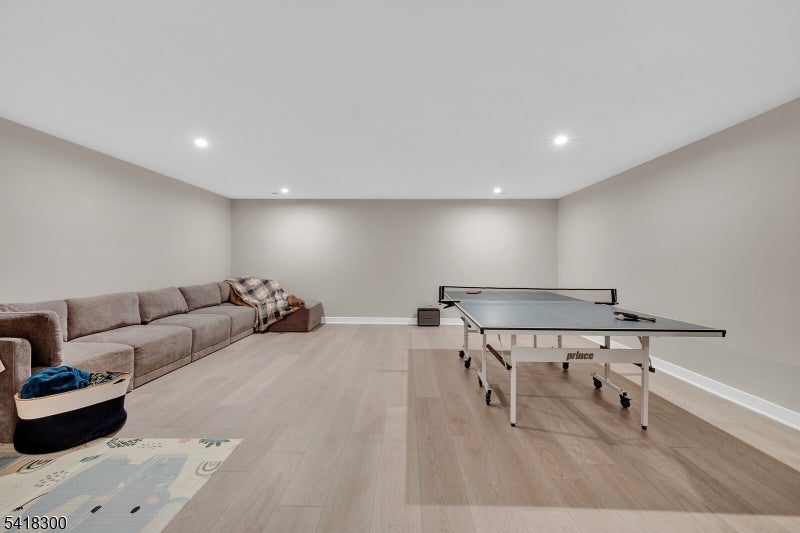 14 Pratt Ln