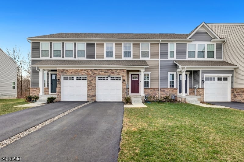 14 Pratt Ln