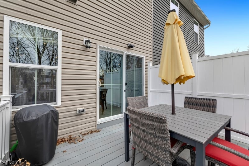 14 Pratt Ln