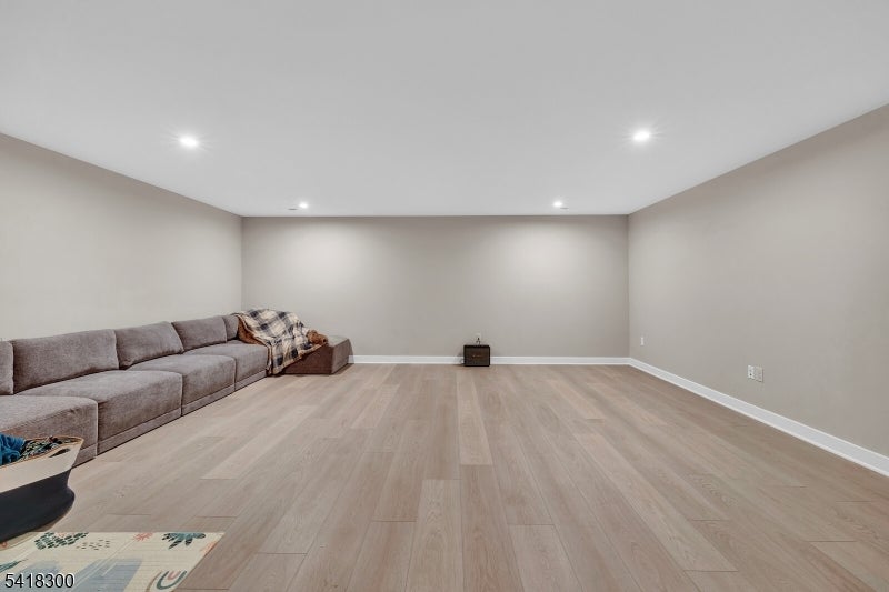 14 Pratt Ln