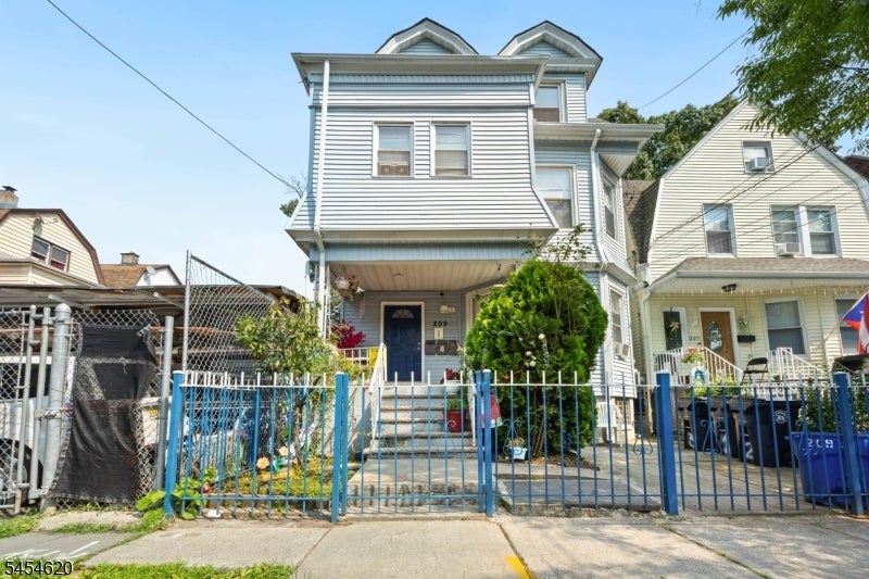 209 N 11Th St
