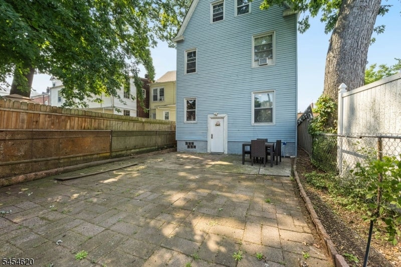 209 N 11Th St