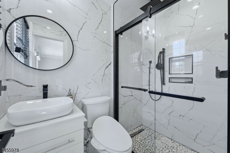 6 Dahl Dr