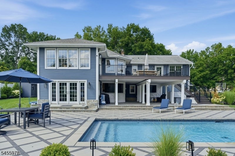 6 Dahl Dr