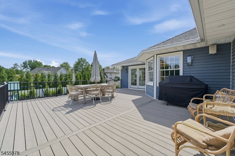 6 Dahl Dr