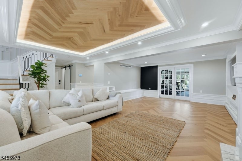 6 Dahl Dr