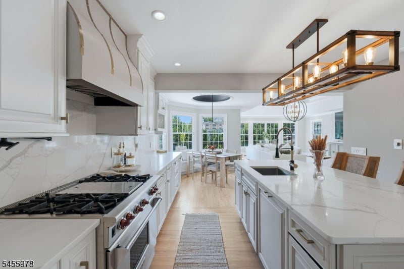 6 Dahl Dr
