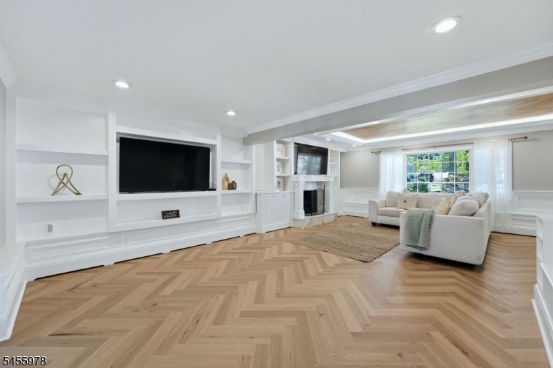 6 Dahl Dr