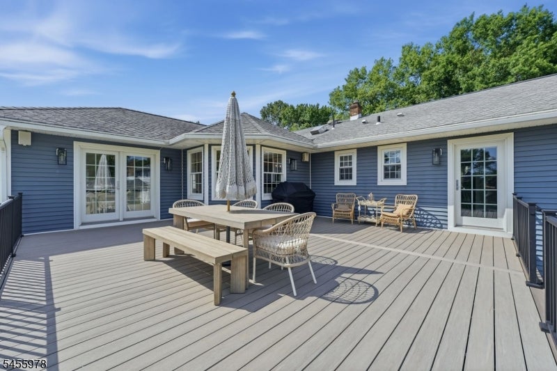6 Dahl Dr
