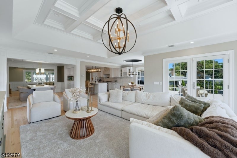 6 Dahl Dr