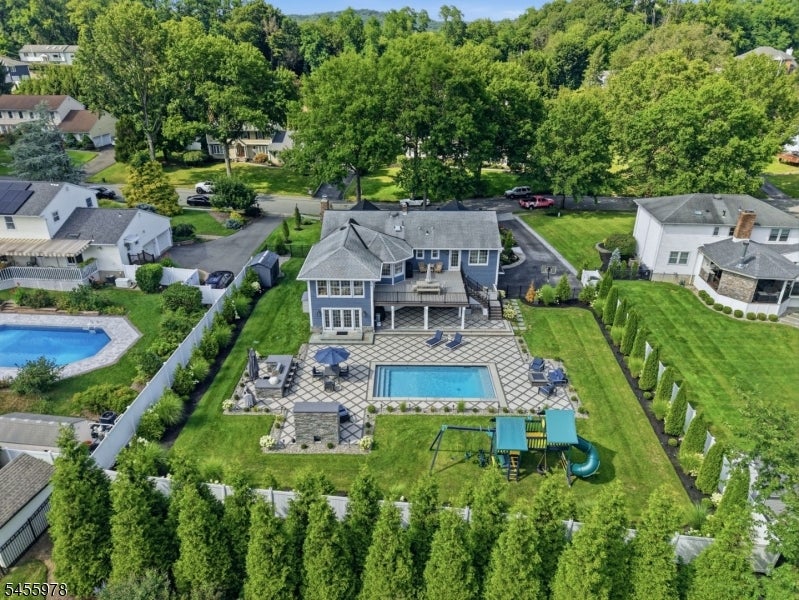 6 Dahl Dr
