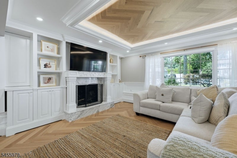6 Dahl Dr