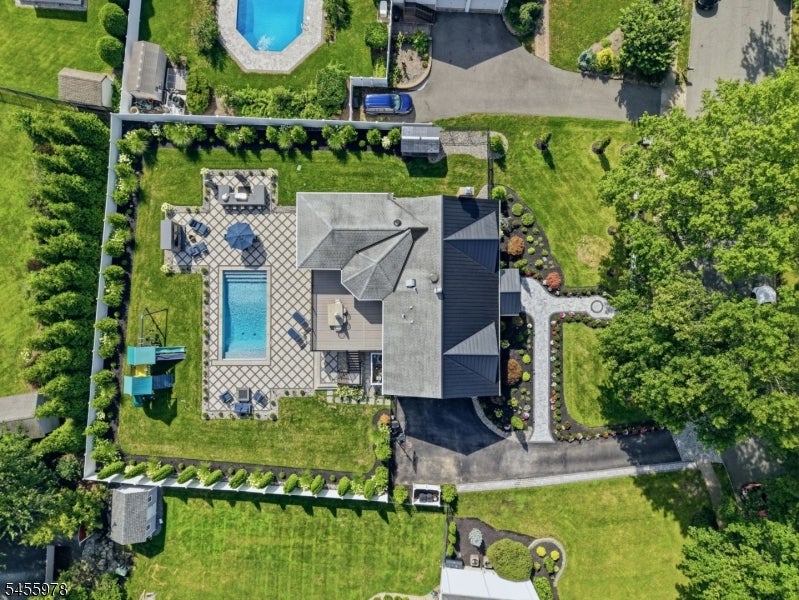6 Dahl Dr