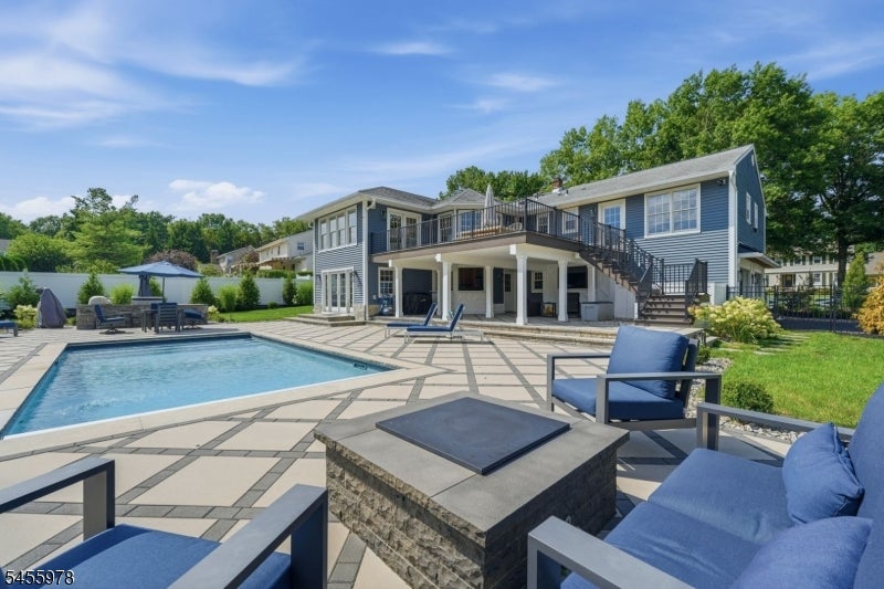 6 Dahl Dr