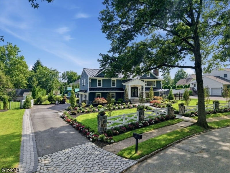 6 Dahl Dr