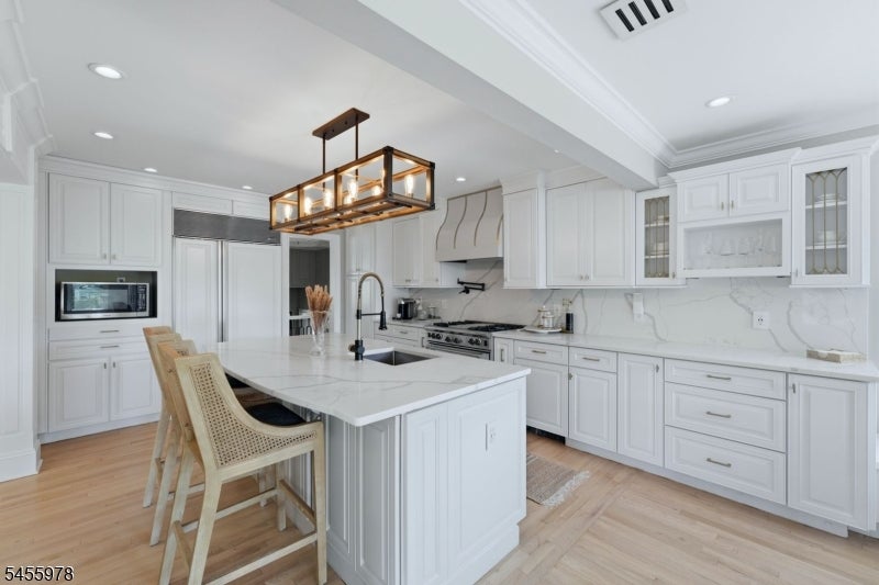 6 Dahl Dr