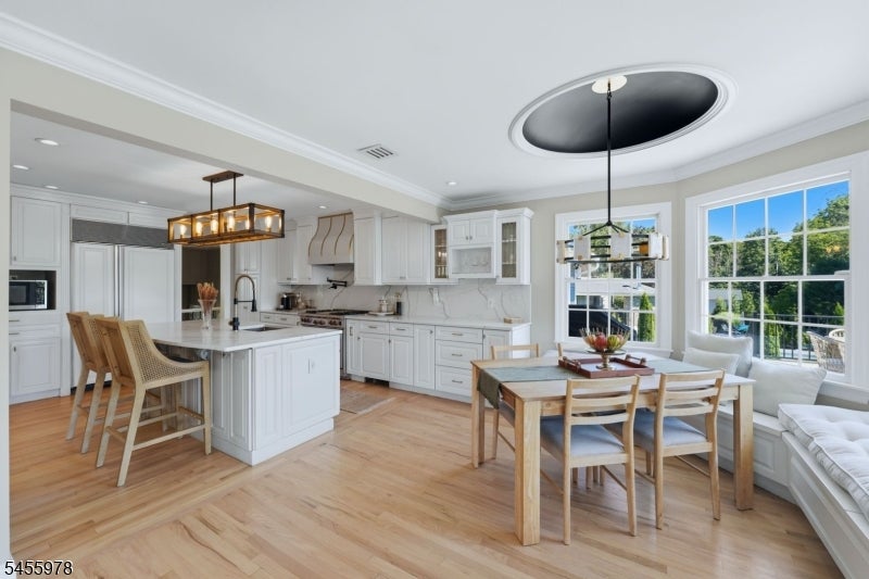 6 Dahl Dr