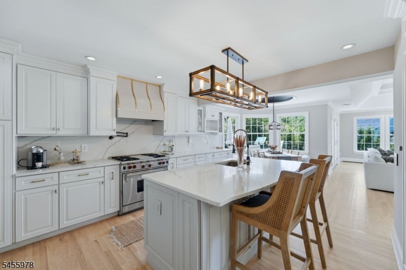 6 Dahl Dr