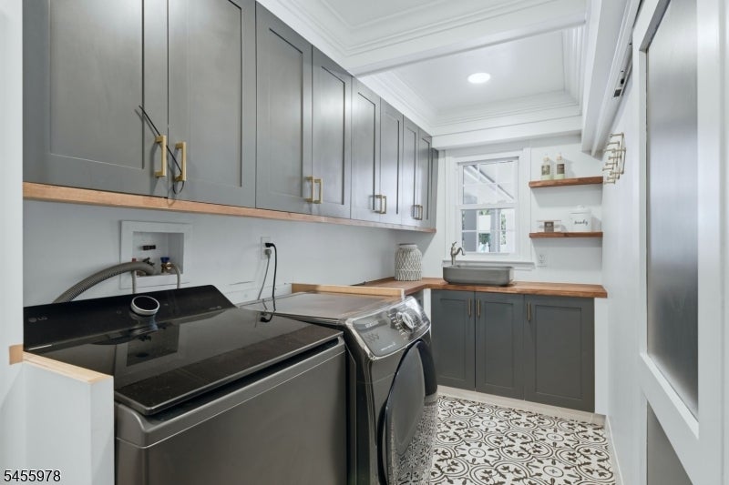 6 Dahl Dr