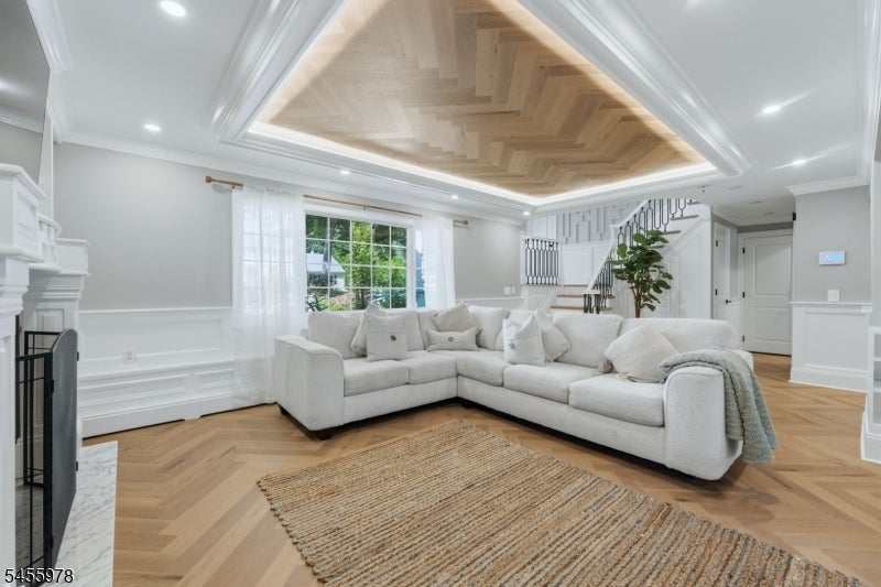 6 Dahl Dr