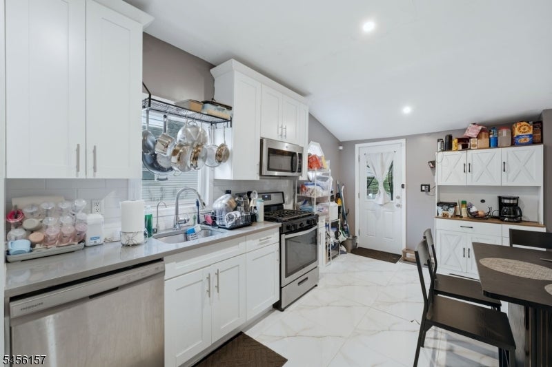 246 W 19Th Ave
