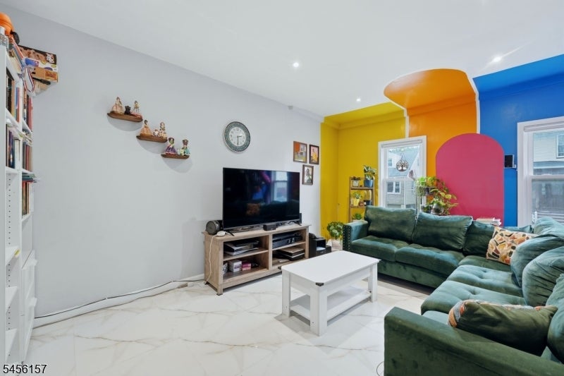 246 W 19Th Ave