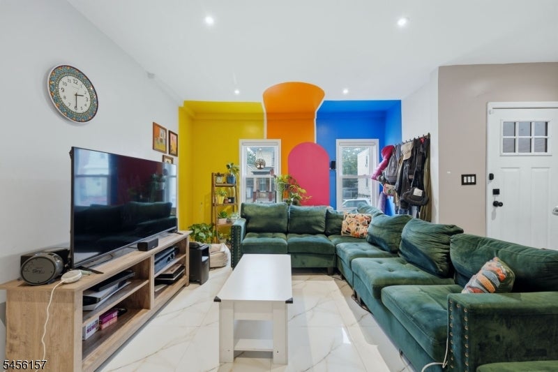 246 W 19Th Ave