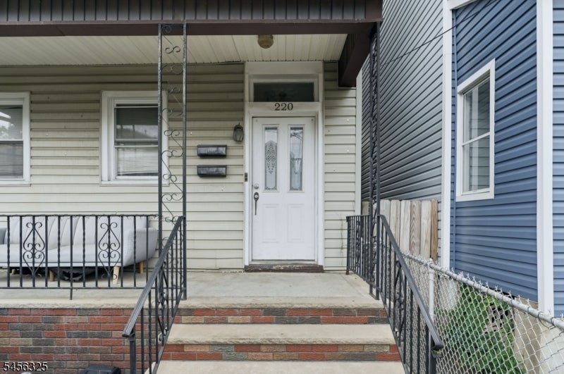 220 Inslee Pl