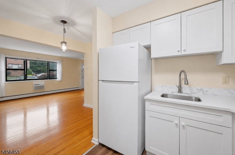 7 E Colonial Dr E