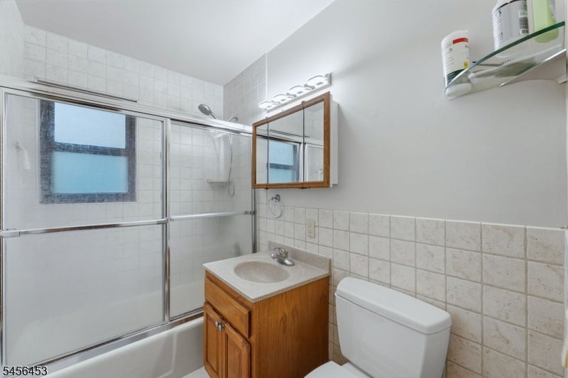 7 E Colonial Dr E