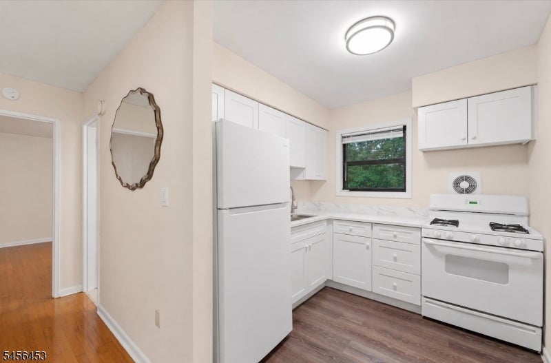 7 E Colonial Dr E