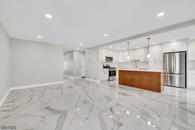 283 S Michigan Ave A