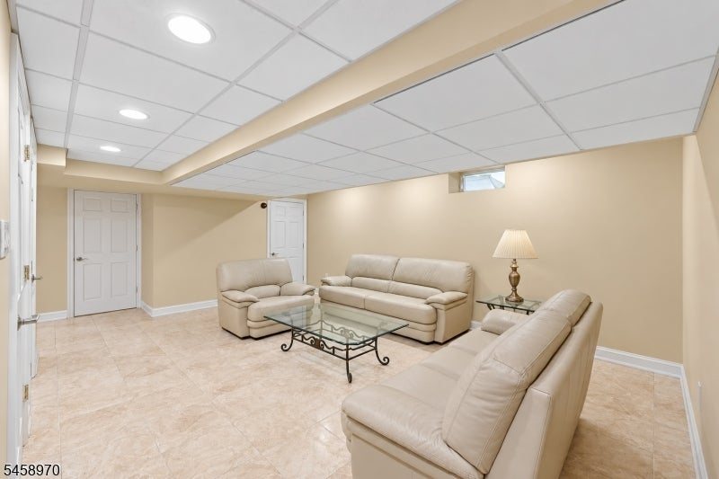 3 Alexandria Dr